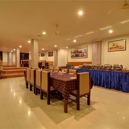 Hotel Savera Palace Mount Abu Bagian luar foto