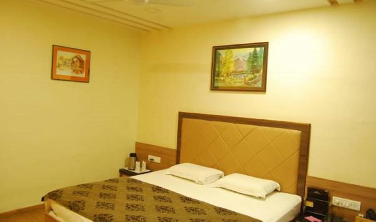 Hotel Savera Palace Mount Abu Bagian luar foto