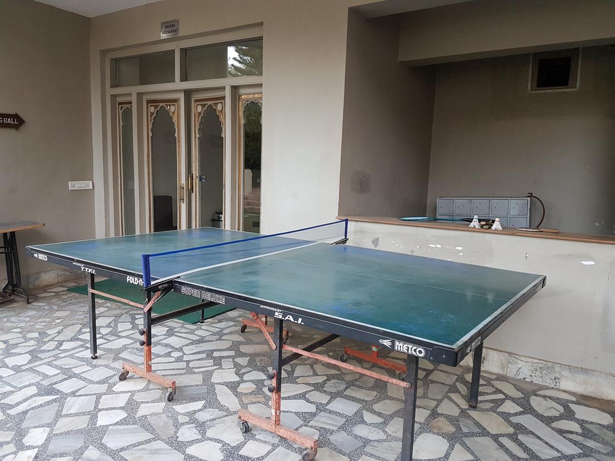 Hotel Savera Palace Mount Abu Bagian luar foto