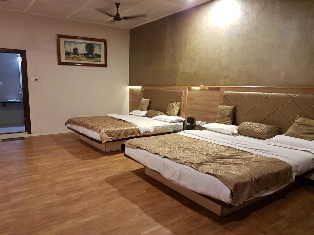 Hotel Savera Palace Mount Abu Bagian luar foto